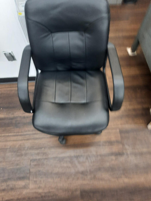 USED OFFICE CHAIR